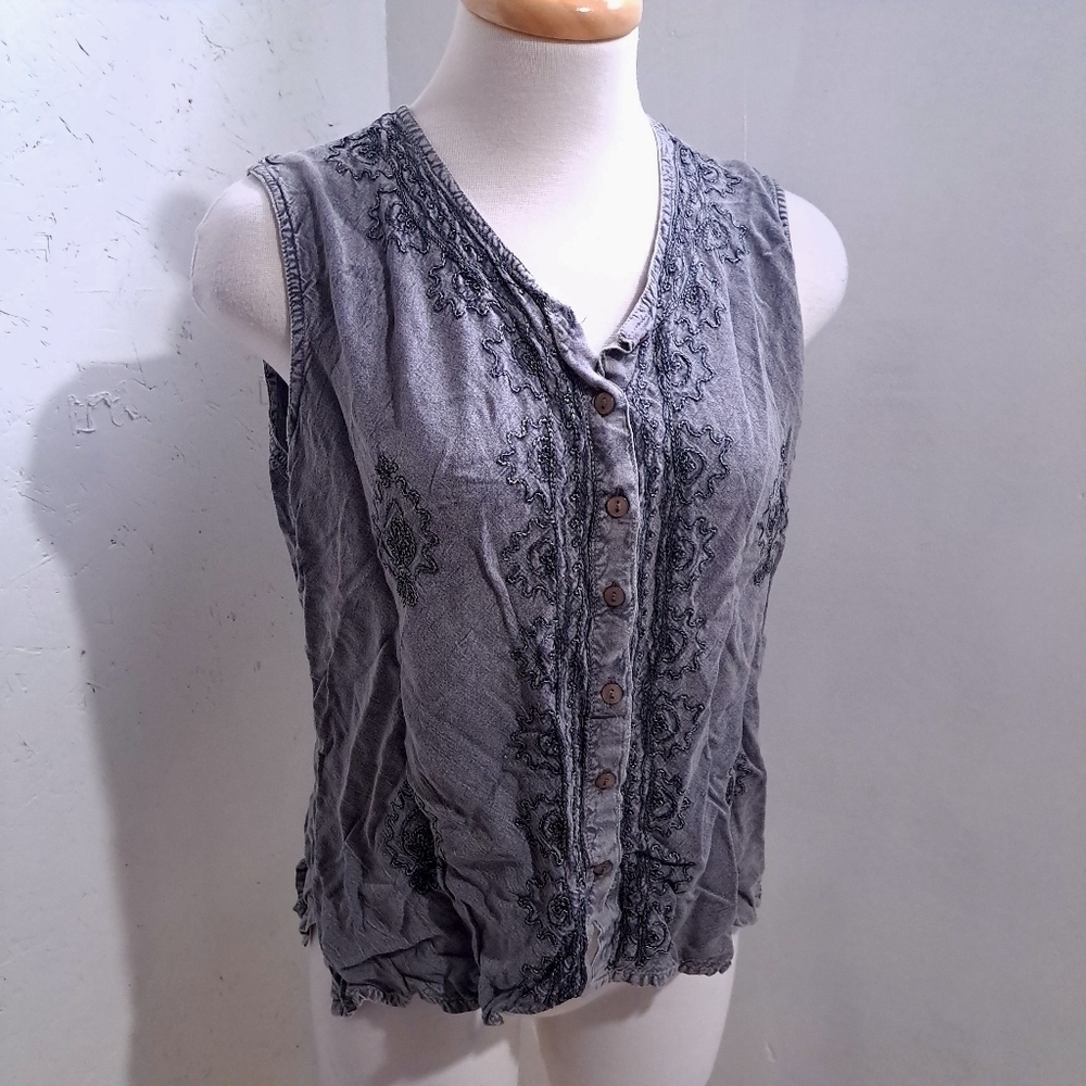 Caribbean pacific| Embroidered Gray button up Sleeveless Top